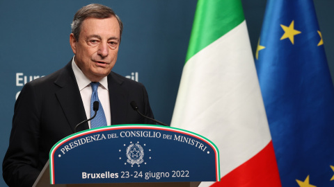 El primer ministro de Italia Mario Draghi el segundo día de la Cumbre de Líderes de la Unión Europea en el Consejo Europeo, a 24 de Junio de 2022, en Bruselas (Bélgica).