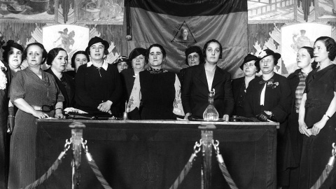 Clara Campoamor, en un mitin de propaganda de la Unión Republicana Femenina, el 20 de marzo de 1932.