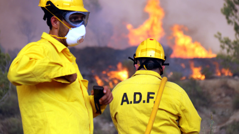 Les ADF esperen el foc a primera línia per evitar que vagi al nucli del Pont de Vilomara i Rocafort.