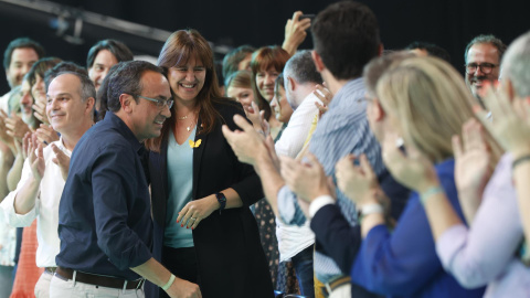 El secretario general de JxCat, Jordi Turull (i), el exconseller de Territorio Josep Rull (2i) y la presidenta del partido, Laura Borràs (3i), durante la segunda jornada del congreso de la formación política este domingo en L'Hospitalet de Llobregat.