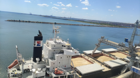 Vista de un barco de cereales durante el proceso de carga en la terminal de la operadora Comvex del puerto de Constanza en Rumanía el pasado jueves 14 de julio de 2022.