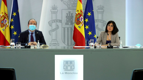 La ministra de Sanidad, Carolina Darias y el ministro de Política Territorial y Función Pública, Miquel Iceta, durante la rueda de prensa ofrecida tras la reunión del Consejo Interterritorial del Sistema Nacional de Salud, este miércoles en el Palaci