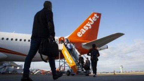 Los tripulantes de cabina de EasyJet, convocados a una huelga de nueve días en julio