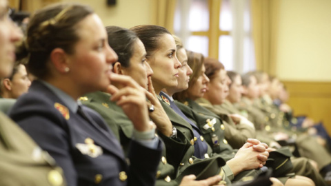 Mujeres en los Ejércitos. DEFENSA