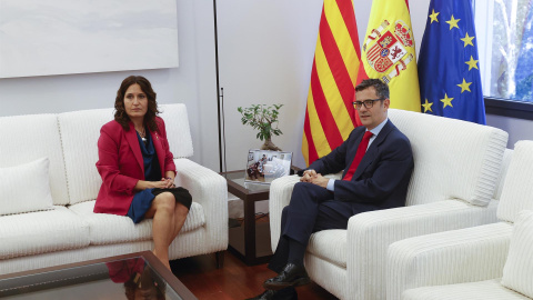 El ministro de la Presidencia, Félix Bolaños (d), se reúne con la consellera de la Presidencia de la Generalitat, Laura Vilagrà (i), este miércoles en el Palacio de la Moncloa en Madrid