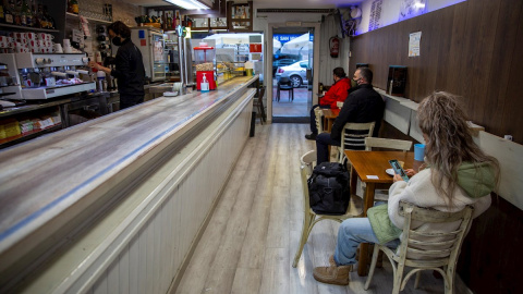 Un bar de Vitoria recibe a sus primeros clientes este miércoles