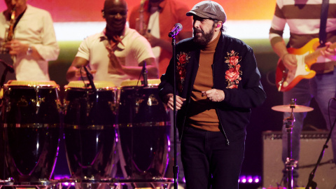 18/11/2021-Juan Luis Guerra actúa en el escenario durante la 22ª edición de los Grammy Latinos en el MGM Grand Garden Arena, el 18 de noviembre de 2021 en Las Vegas, Nevada (EEUU).