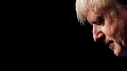 La dimisión de los ministros de Economía y Salud da una estocada mortal a Johnson