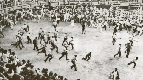 Cargas de la Policía en la plaza de toros de Pamplona