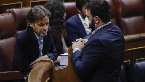 El diputado de Unidas Podemos, Jaume Asens (i) durante la tercera jornada del Debate del Estado de la Nación en el Congreso este jueves 14 de julio de 2022.