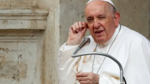 El papa defiende la sanidad pública y afirma que "recortar recursos en ella es un atentado contra la humanidad"