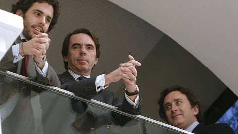 José María Aznar, acompañado de su hijo y de su yerno, Alejandro Agag, en una imagen de archivo. EFE