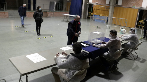 Simulacre de la votació a Sant Júlia de Ramis.