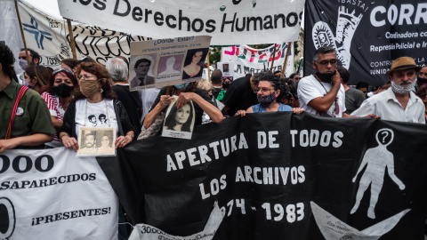 (24/3/2021) Ciudadanos argentinos protestan durante el día  de la Memoria por la Verdad y la Justicia, a 24 de marzo de 2021 (Archivo).