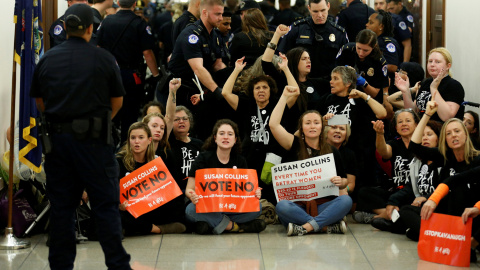 Protesta en contra de Brett Kavanaugh, el candidato al Tribunal Supremo de Trump, en el Capitolio de Washington -  REUTERS/Joshua Roberts