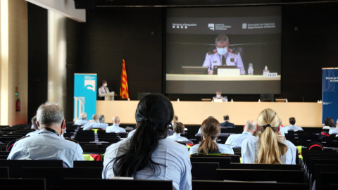 Comissaris dels Mossos participen en les primeres jornades sobre la perspectiva de gènere i la igualtat d'oportunitats al cos.