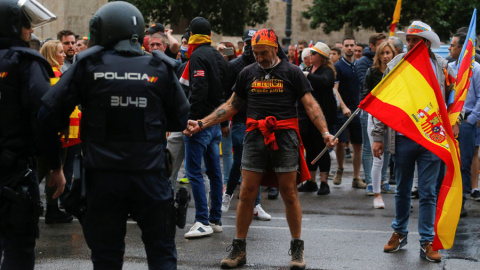 Decenas de nazis en Valencia este martes. REUTERS/Heino Kalis