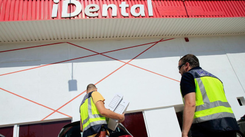 Registro policial de una de las sedes de iDental. EFE