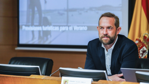 El secretario de Estado de Turismo, Fernando Valdés, durante su intervención para presentar los datos de perspectivas turísticas para el verano 2022. EFE/ Luis Millán