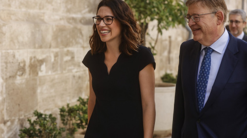 30/06/2022 La vicepresidenta y presidente de la Generalitat valenciana, Aitana Mas y Ximo Puig, a su llegada a una sesión de control ordinaria en las Cortes Valencianas, a 30 de junio de 2022, en País Valencià.