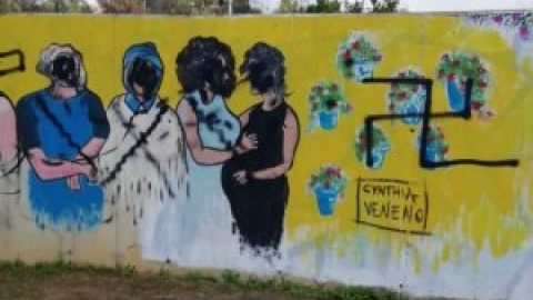 La creadora del mural feminista vandalizado en Huelva: "Si lo borráis 500 veces, lo pintaremos 1.000 más"