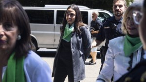 Detenidas 16 congresistas demócratas, entre ellas Alexandria Ocasio-Cortez, en una protesta a favor del aborto