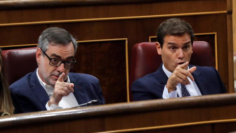 El líder de Ciudadanos, Albert Rivera, y el diputado de Ciudadanos José Manuel Villegas, durante su intervención en la sesión de control al Gobierno donde pregunto al presidente del Ejecutivo, Pedro Sánchez, sobre la situación política.. EFE/Juan C