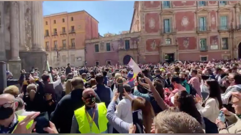 "Madre mía el 8M...": un acto de Abascal abarrota una plaza de Murcia en plena pandemia