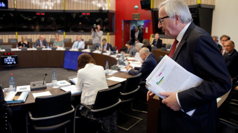 El presidente de la Comisión Europea, Jean-Claude Juncker, a su llegda a una reunión del Ejecutivo comunitario en Estrasburgo. REUTERS/Vincent Kessler