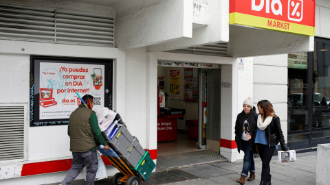 Un supermercado de la cadena Dia, en el centro de Madrid. REUTERS/Juan Medina