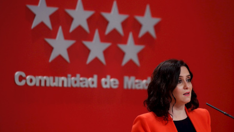 La presidenta de la Comunidad de Madrid, Isabel Díaz Ayuso, da una rueda de prensa este lunes en la sede del Gobierno regional.