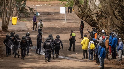 policía las raices canarias migrantes