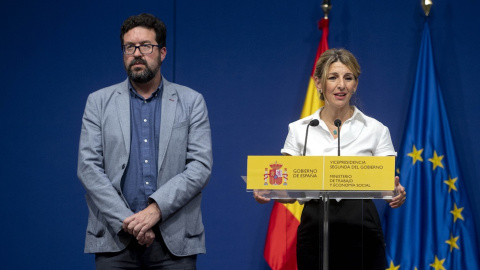 02/08/2022. La ministra de Trabajo, Yolanda Díaz, junto al secretario de Estado de Empleo, Joaquín Pérez Rey, durante una rueda de prensa, a 6 de mayo de 2022.