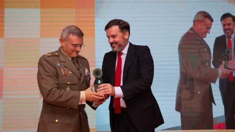 El teniente general Fernando José López del Pozo recibe el premio de Hazte Oír para el Ejército.