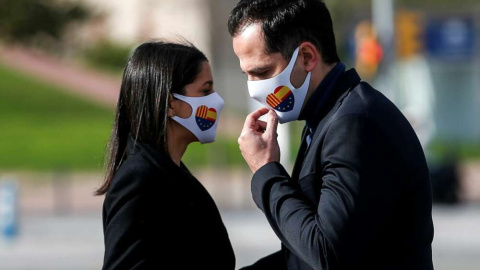 La presidenta de Ciudadanos, Inés Arrimadas (i), junto a Ignacio Aguado durante la campaña electoral catalana.