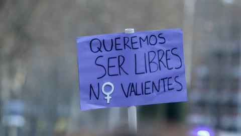 02/08/2022 Una pancarta en una manifestación por el 8M, Día Internacional de la Mujer, desde la plaza de Atocha hasta la de Colón, a 8 de marzo de 2022, en Madrid