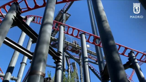 Susto en el Parque de Atracciones al quedar atrapadas 10 personas en una atracción