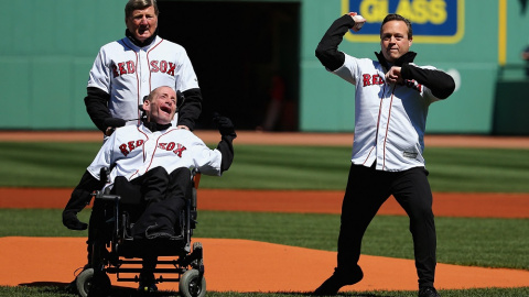 Rick y Dick Hoyt en la presentación de un partido de baseball.