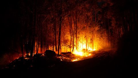 Vista general del incendio, en la parroquia de Saiar, en Caldas de Reis, Pontevedra, Galicia (España).