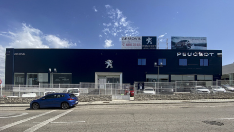 Concesionario de Peugeot en la Ciudad del Automóvil de Leganés, Madrid, a 4 de mayo de 2020.