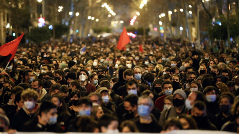 Miles de personas salen a la calle una vez más para protestar contra la detención de Pablo Hasél.