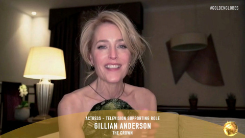 Gillian Anderson acepta la Mejor Actriz en un Papel de Reparto de Televisión por "The Crown"