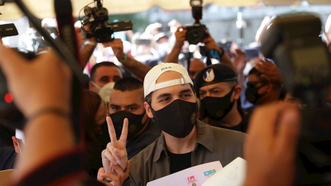 El presidente de El Salvador, Nayib Bukele, en el momento de acudir a votar.