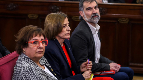 Jordi Cuixart, Carme Forcadell i Dolors Bassa, durant la primera jornada del judici de l'1-O el 12 de febrer del 2019.