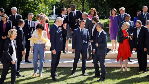 El Presidente Emmanuel Macron con los ministros de su Gobierno en el Palacio Presidencial del Elíseo en París.- EFE/EPA/LUDOVIC MARIN