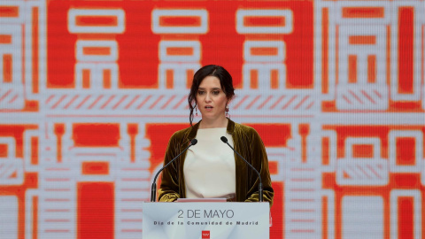 La presidenta de la Comunidad de Madrid, Isabel Díaz Ayuso, durante al acto de entrega de Medallas de la Comunidad de Madrid y Condecoraciones de la Orden del Dos de Mayo, que tiene lugar este domingo en la Real Casa de Correos con motivo de la celebraci