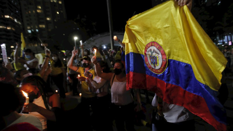 Colombianos se reúnen en el parque Urracá en apoyo a las protestas que completan una semana en Colombia, desde Ciudad de Panamá (Panamá).