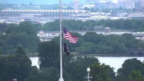 Biden ordena que la bandera de la Casa Blanca ondee a media asta en memoria de Abe