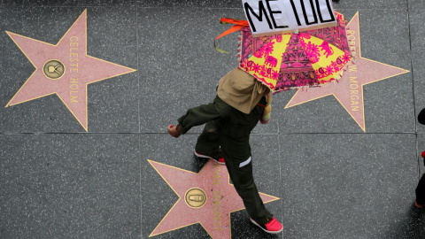 Una de las manifestantes de la marcha convocada por el movimiento #MeToo en Hollywood (Los Angeles, California, EEUU). REUTERS/Lucy Nicholson