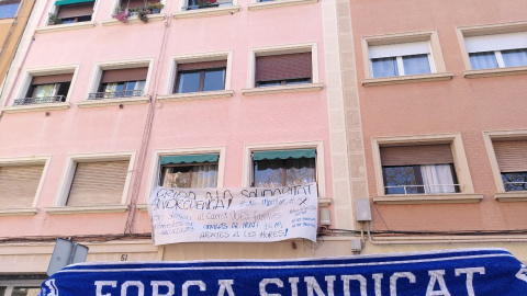 Edifici on viuen el Malek i la seva família, a punt de ser desnonats al barri de Sant Andreu.